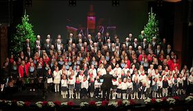 Bild: Weihnachtskonzert 1 - Helfen durch Musik und Gesang