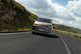 Bild: Brandneue Innovationen & wegweisende Produktion - Exklusive Präsentation des neuen Mercedes-Benz VLE