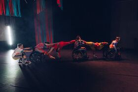 Bild: Eng Kai Er & Team - The Wheelie Show
