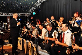 Bild: Jazz Fazz Bigband - Tanzparty im historischen Spiegelzelt