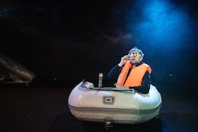 Bild: MOBY DICK oder der intergalaktische Walfisch // Schauspiel mit Objekten für Kinder ab 8 Jahren