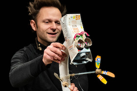 Bild: NICHTS oder Herr Käseweis fliegt zum Mond // Figurentheater ab 4 Jahren