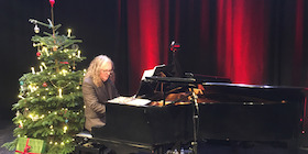Bild: Jazzige Weihnachtsklänge mit Jean Kleeb