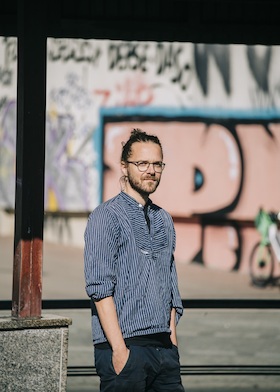 Bild: Arne Semsrott - Gegenmacht - Aktivistische Satire